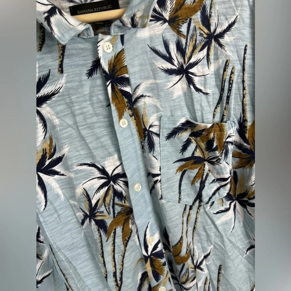Banana Republic • Blue Palm Tree Cotton Button Down Short Sleeve - Picture 4 of 6